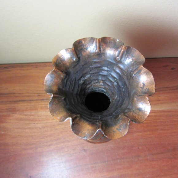 Persian or Middle Eastern hammered copper bud vase repoussé vintage (W3893) - Picture 4 of 7